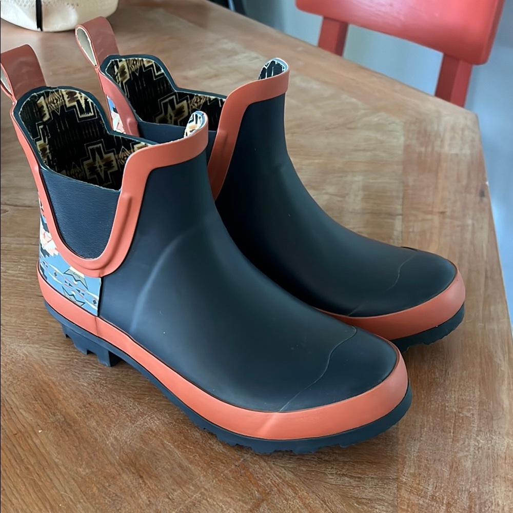 Women’s Pendleton Rain Boots size 6